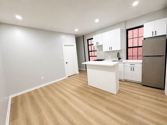 5th image of 4319 31st Ave APT 2R