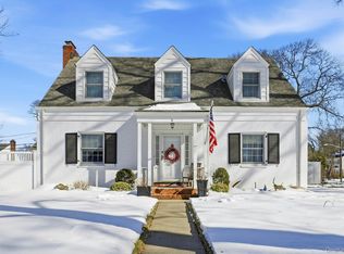 6 Beverly Parkway, Freeport, NY 11520