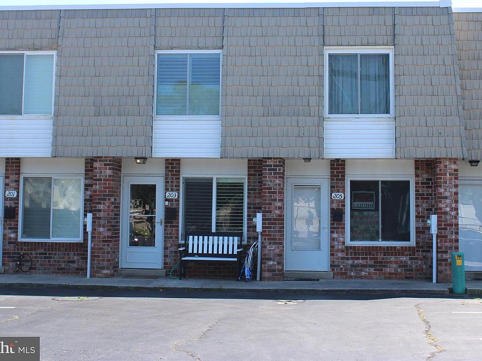 1st image of 205 136th St #205