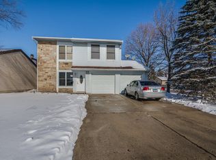 30W100 Maplewood Dr, Warrenville, IL 60555