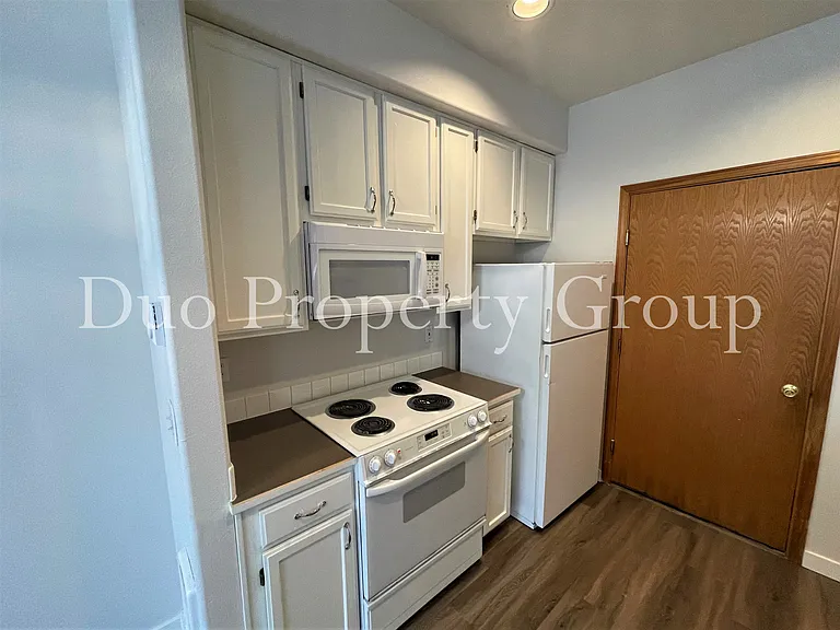 606 S 41st Ct — Photo 7
