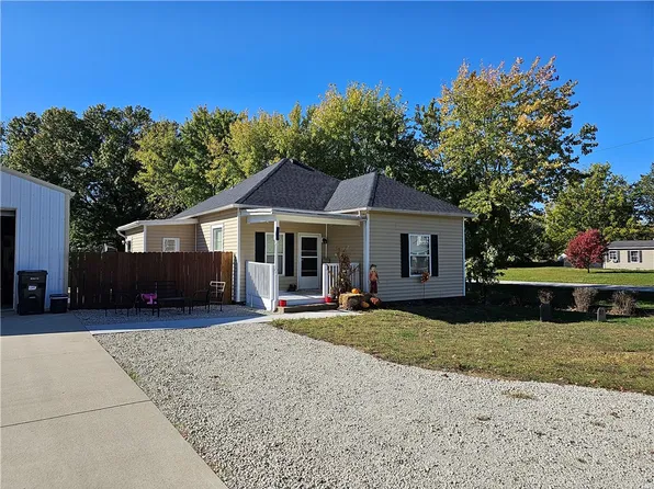 101 S Elizabeth St, Strasburg, IL 62465