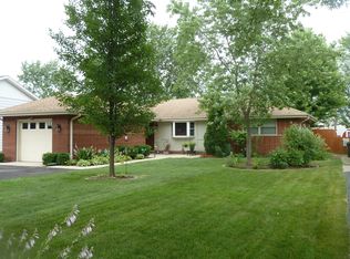 421 Deerpath Dr, Lindenhurst, IL 60046
