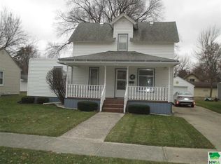 922 5th St, Sheldon, IA 51201