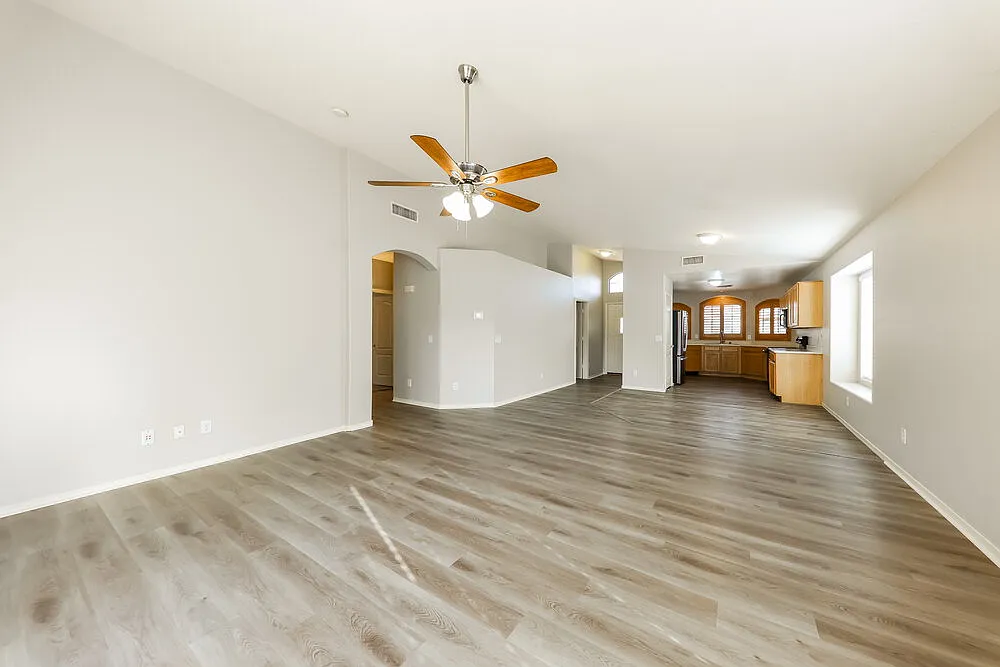 3 bed, 2.0 bath, 1504 sqft, $1,985 — Photo 4