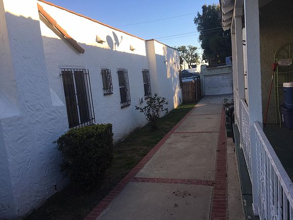 3rd image of 3736 W 58th Pl
