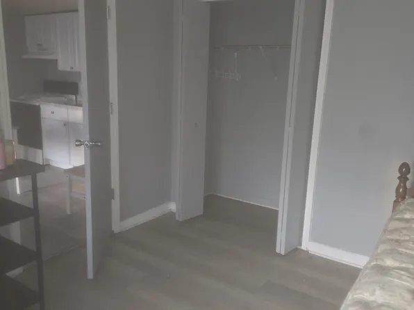 6873 Saline Dr, Waterford, MI 48329