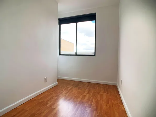 893 Myrtle Avenue image 20 of 23