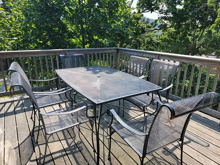 10 Willow Ave — Photo 16