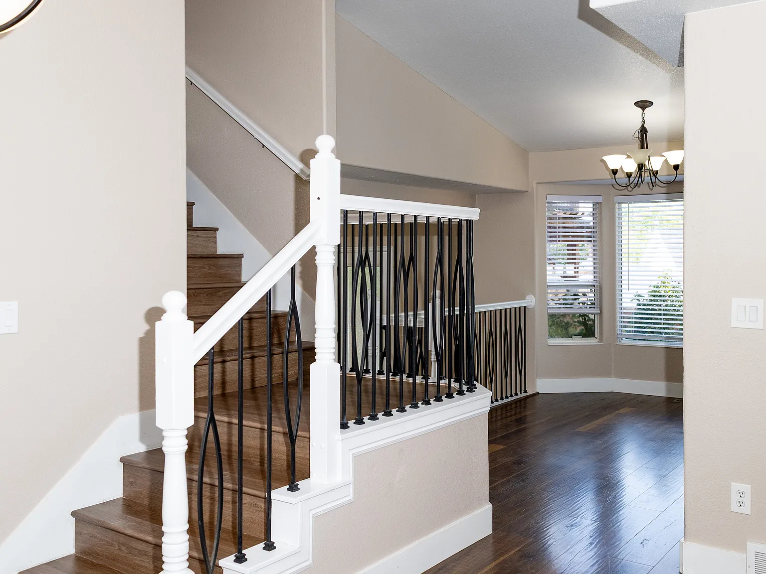 4 bed, 1915 sqft, $2,400 — Photo 4