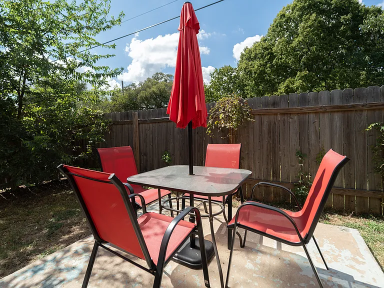 2640 Gwendolyn Ln #B — Photo 28