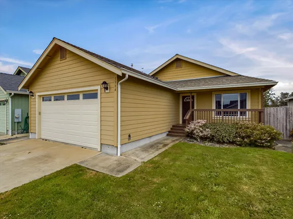 1984 Elmwood Pl, McKinleyville, CA 95519