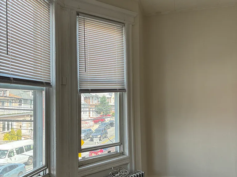 76th St — Photo 3
