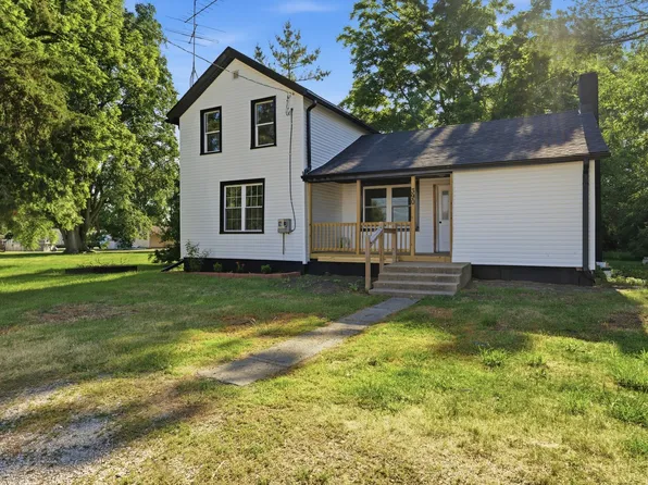 390 N East Ave, Amboy, IL 61310