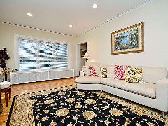 4th image of 702 Asbury Ave