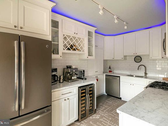 2nd image of 2601 Pennsylvania Ave APT 221