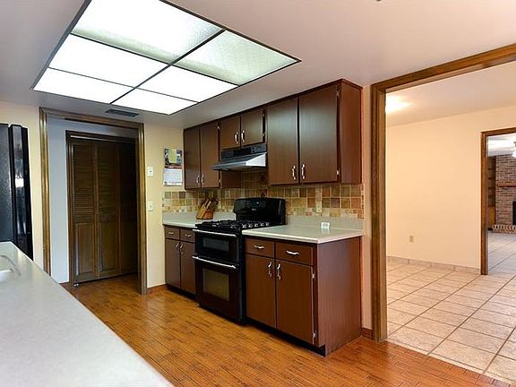 4th image of 1579 Shady Oak Dr