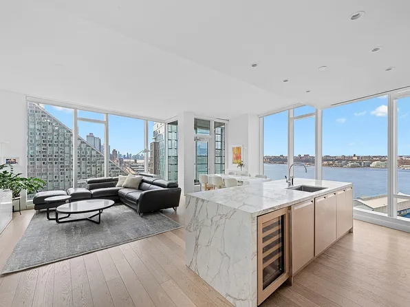 30 Riverside Blvd #21M, New York, NY 10069