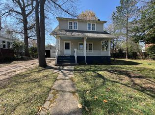 1110 S Oakcrest Rd, Arlington, VA 22202