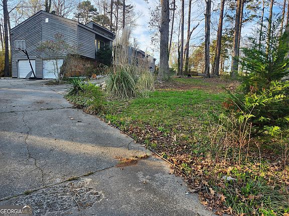 3rd image of 3316 Sweetwater Dr