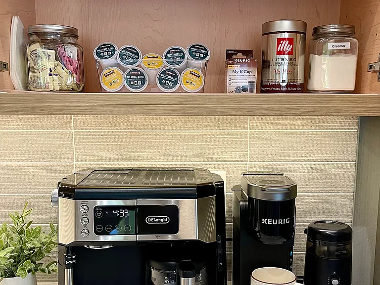 12 Cup Coffee/Cappuccino Maker +Keurig