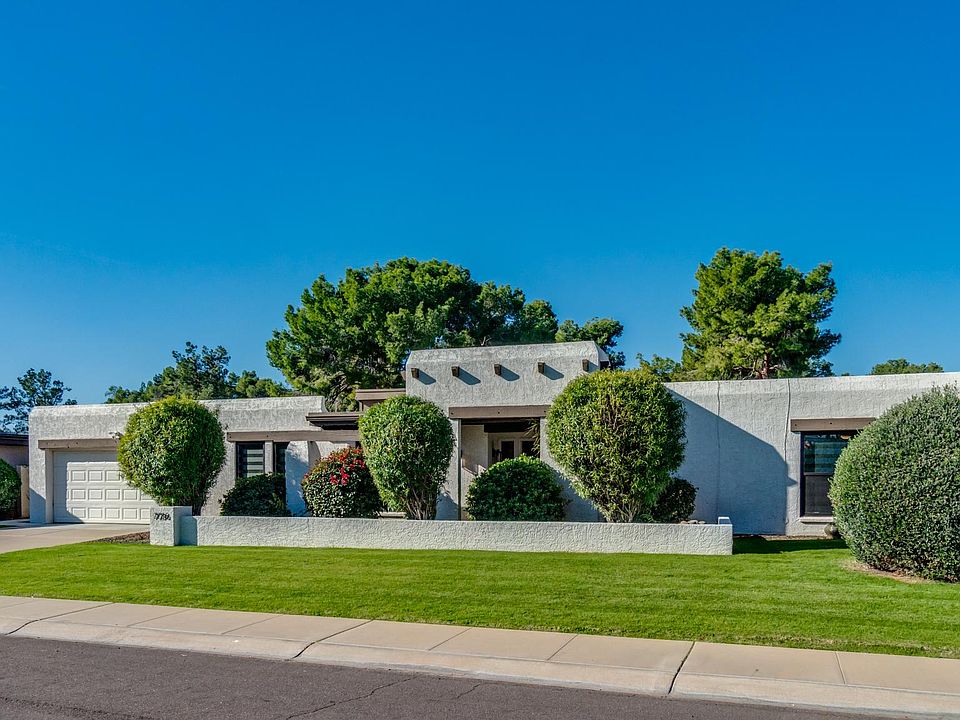 Amazing, single level, McCormick Ranch home that backs up to Comanche Park and located in the middle of Scottsdale_s Resort Corridor. You are close to everything Scottsdale, including dining, shopping, and activities. Miles of walking, biking and hiking