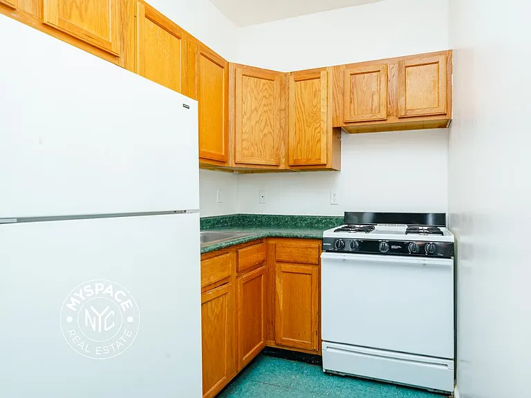 95 Seigel St #1A — Photo 4