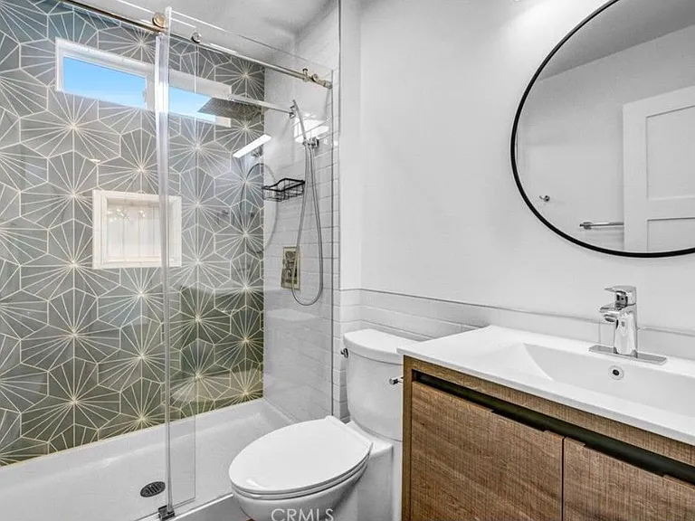 19623 Hartland St — Photo 6