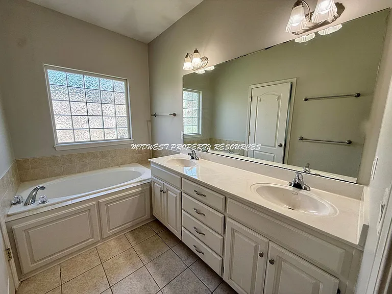 13804 Craig Ave — Photo 9