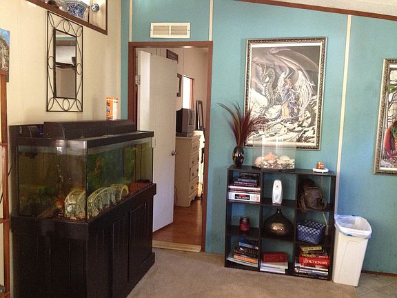 Inviting colors/entry