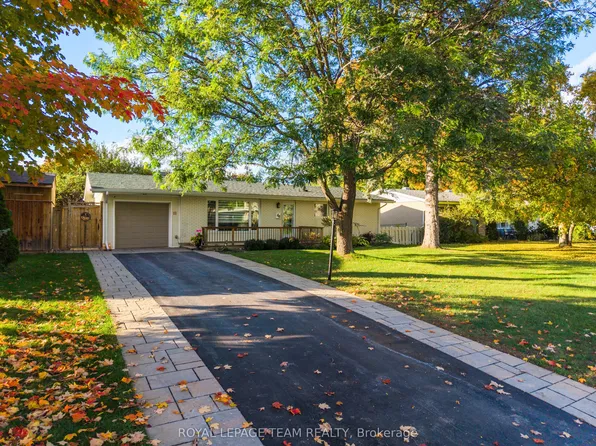66 Still Water Dr, Ottawa, ON K2H 5K2