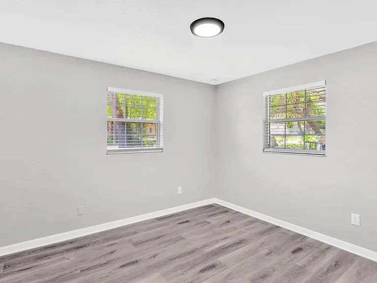 1352 Tioga Ave — Photo 13