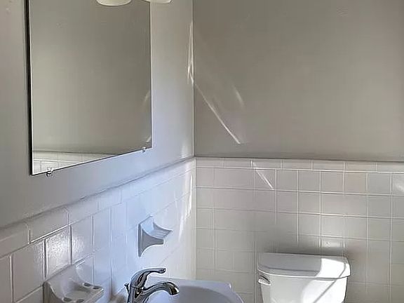 4th image of 503 Melody Ln