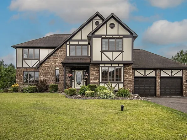 6015 Lisi Gardens Dr, North Syracuse, NY 13212