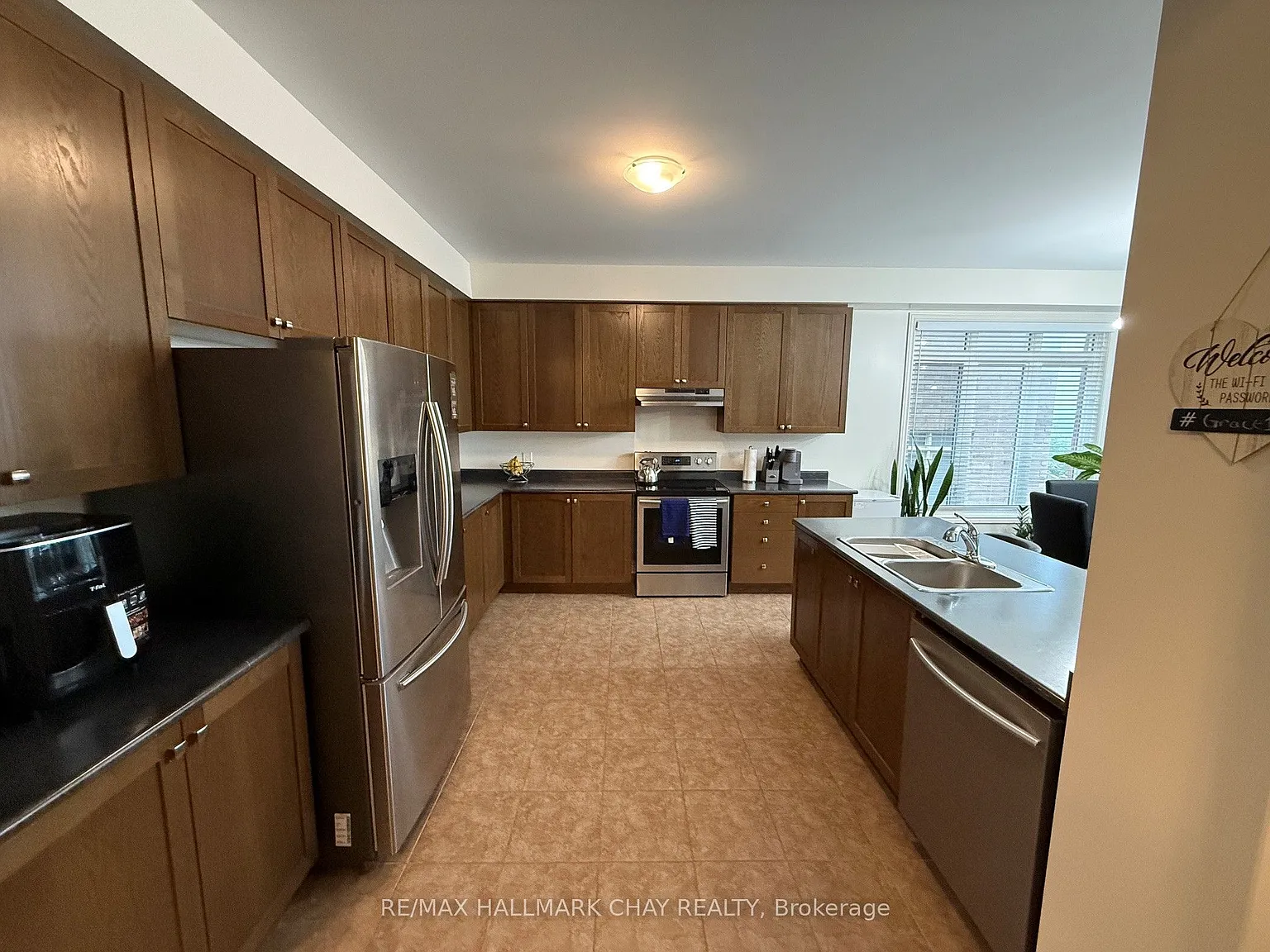 4 bed, $3,200 — Photo 4