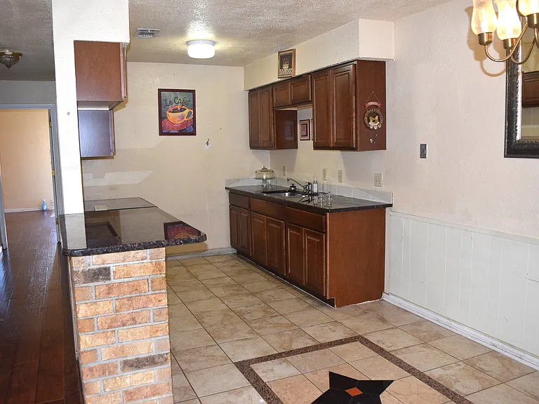 1806 Family Cir — Photo 13