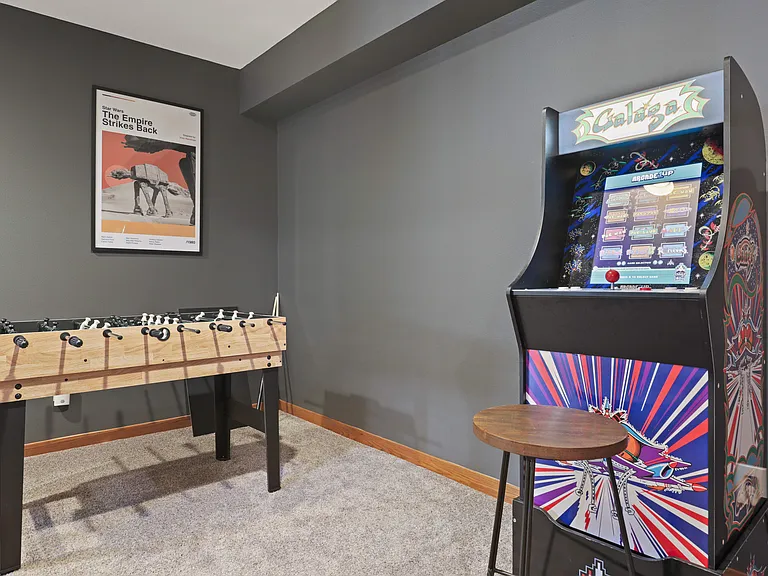 1016 Peterson Dr — Photo 6