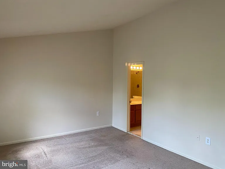 5623 Gresham Ln — Photo 21