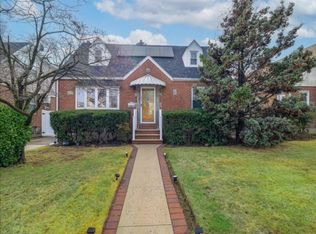 310 Ashley Ct #310, North Babylon, NY 11703