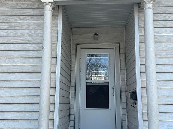 5th image of 110-112 3rd Ave NE