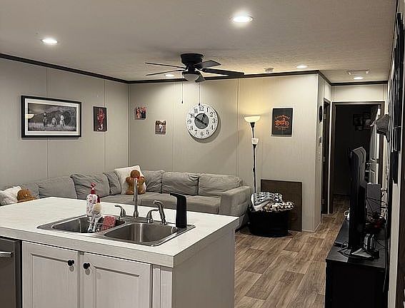 4th image of 214 Ivy St #289