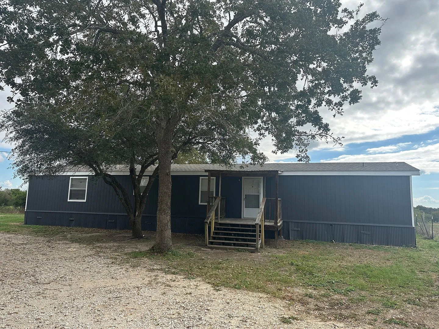College Station - 3 Bedroom / 2 Bath Manufactured Home w/3 acres off FM 60 near TAMU! Horses Allo... — Photo 2