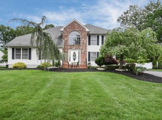 33 Kimberly Ct, Manalapan, NJ 07726