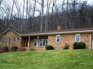 4268 Twin Mountains Dr, Vinton, VA 24179