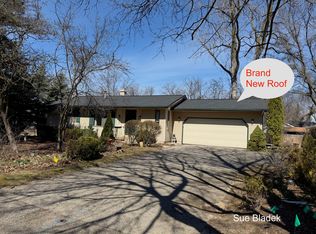 2645 Cascade Rd SE, Grand Rapids, MI 49506