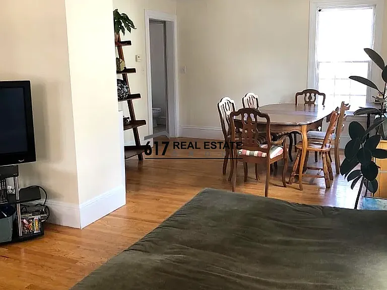 34 Brentwood St — Photo 15
