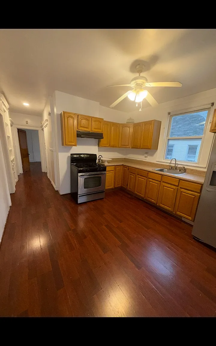 3 bed, $2,450 — Photo 1