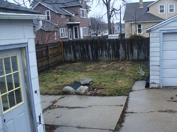 2nd image of 402 N Chilson St