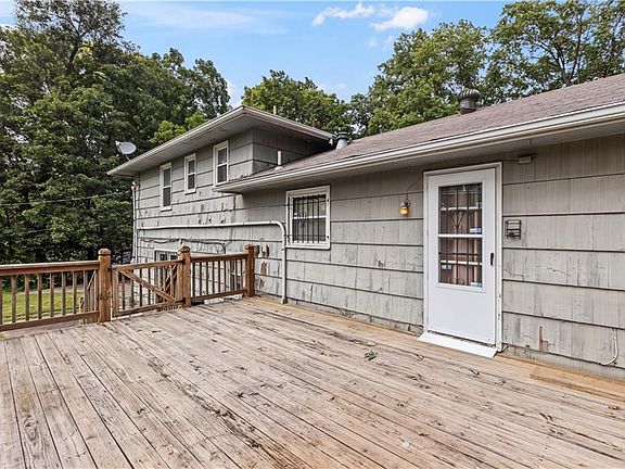 4th image of 10142 Bennington Ave