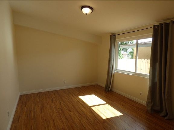 2nd image of 1383 E Hillcrest Dr